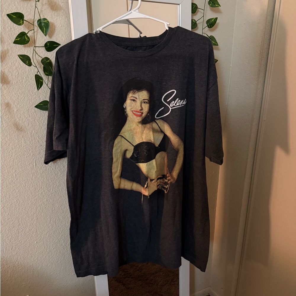 Selena Quintanilla Graphic T-Shirt (Official Selena Merchandise)